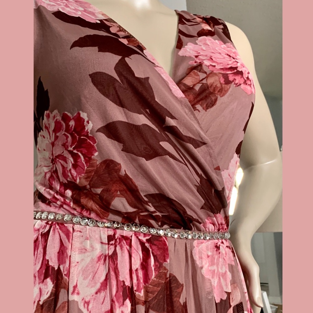 🌹SOLD🌹2x Rose Blush Merlot Floral Surplice Dress - Picture 3 of 8
